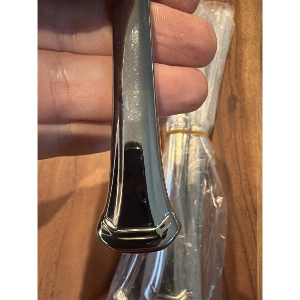 New ONEIDA Stainless APOLLONIA Set Of 4 DINNER KNIVES 9 1/2
